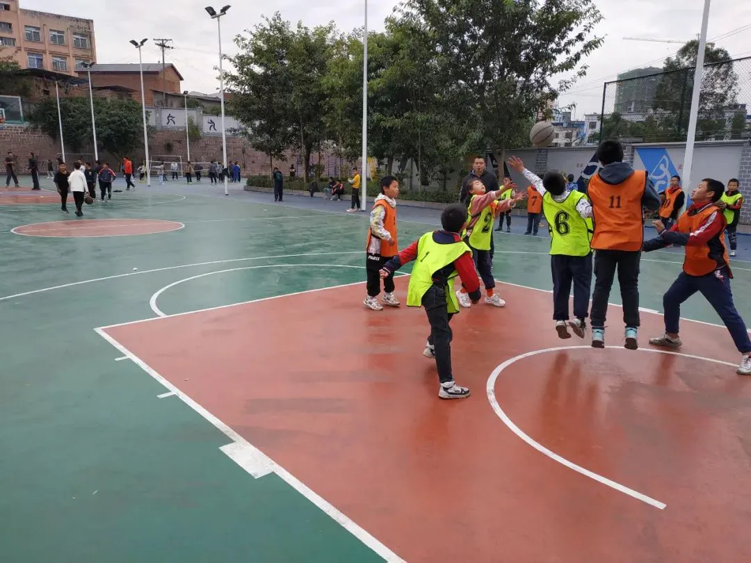 青少年篮球爱好者怎样进行有效的战术训练?_1