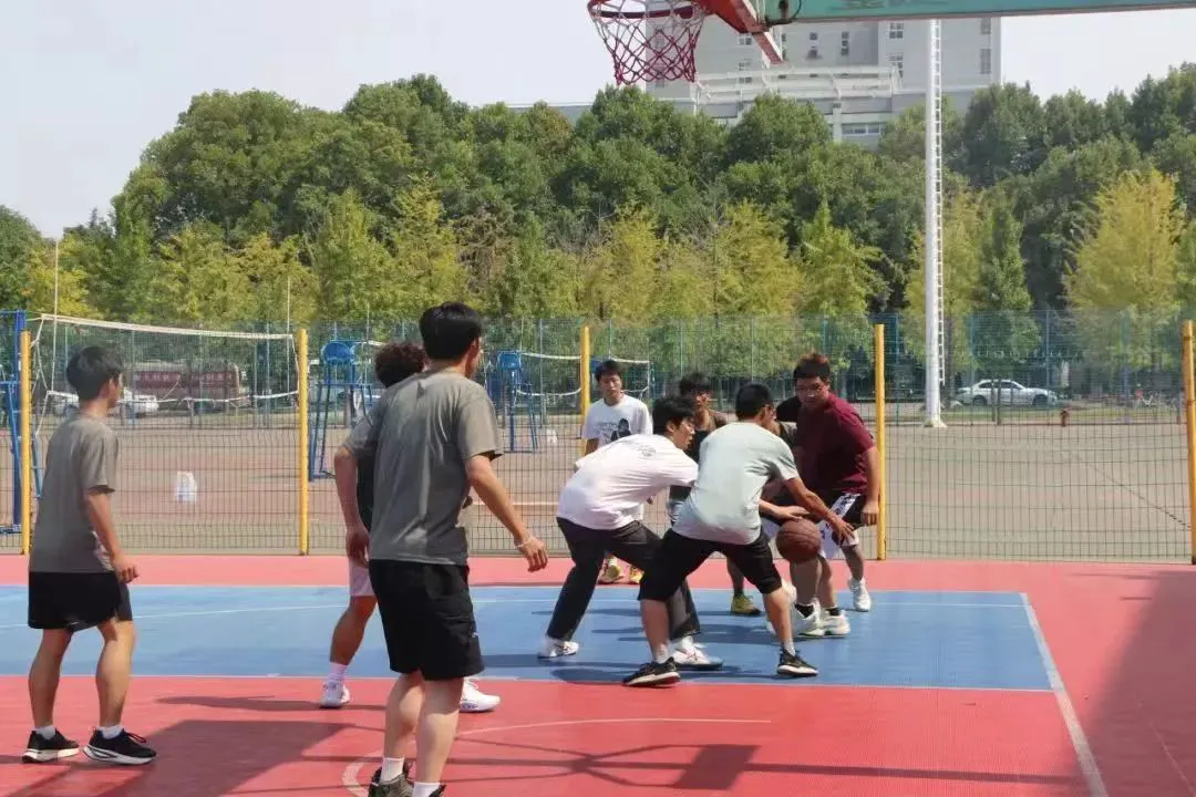 青少年篮球爱好者怎样进行有效的战术训练?_2